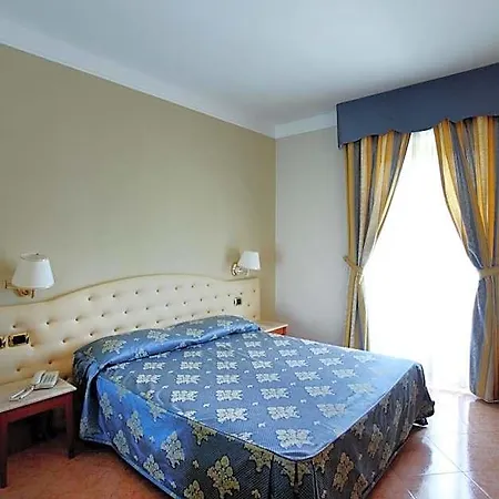 فندق Belsito 4*